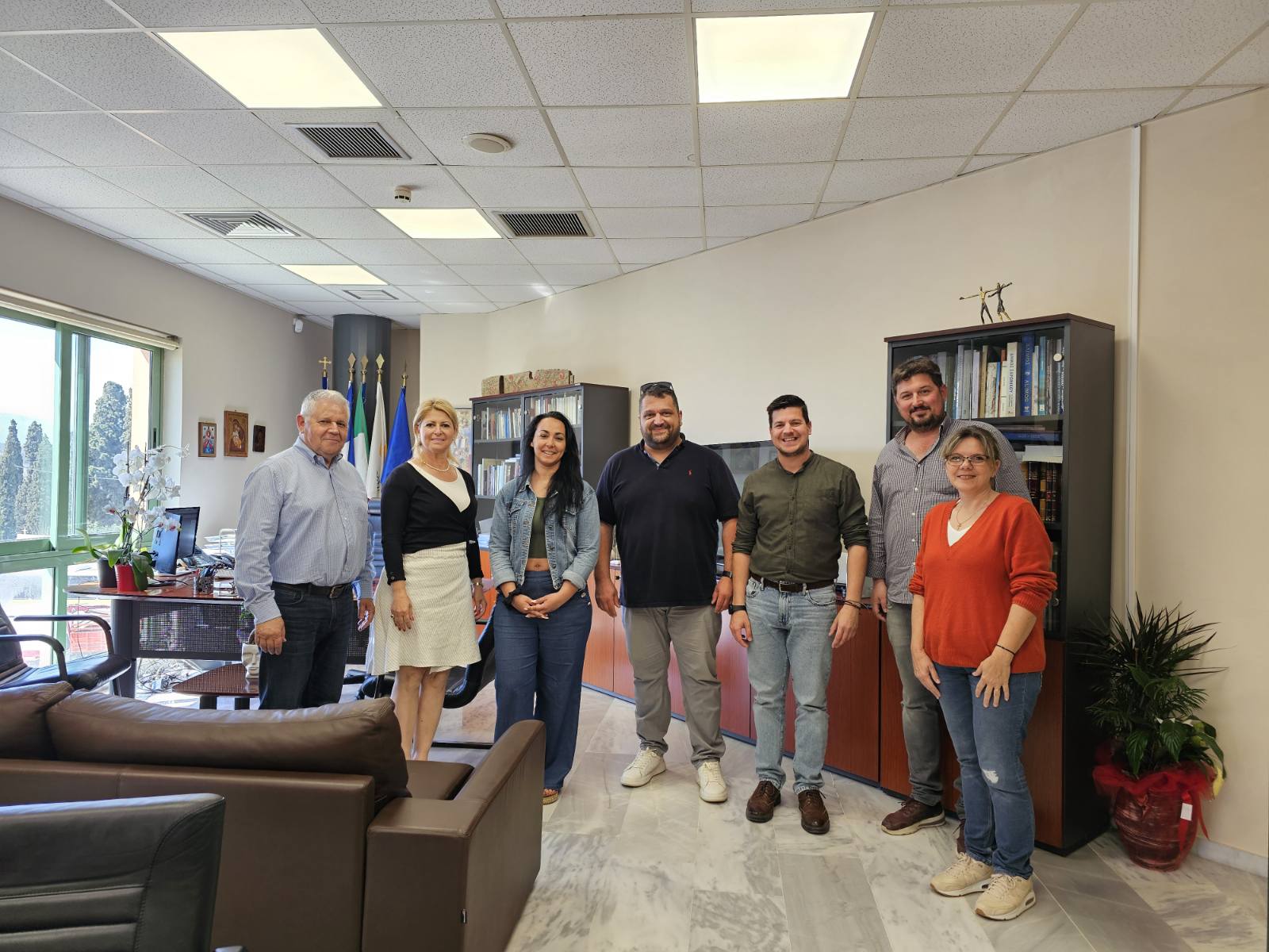 Υπεγράφη Μνημόνιο Συνεργασίας μεταξύ του Ανθρωπιστικού οργανισμού SaferLifeGreece και του Δήμου Σαρωνικού.